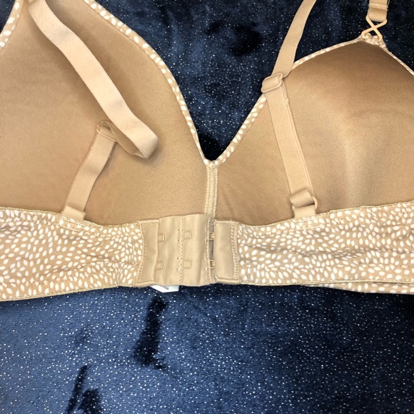 Warner’s woman’s Bra 36B Wireless - Picture 9 of 9